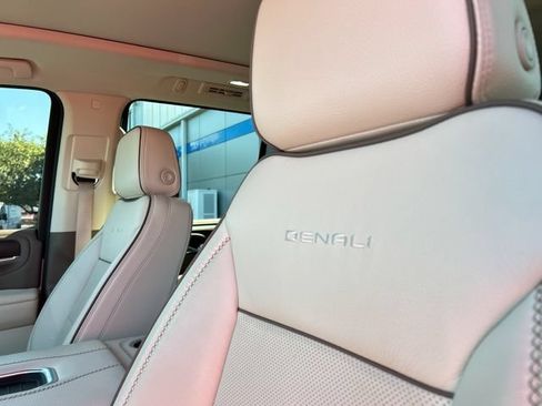 Used 2021 GMC Yukon Denali w/ Denali Premium Package AWD/4WD image 35