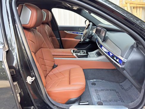 Used 2025 BMW i7 xDrive60 w/ Executive Package AWD/4WD image 16
