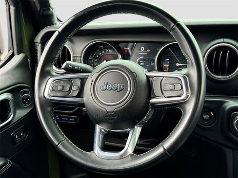 Used 2022 Jeep Wrangler Unlimited Sahara image 24