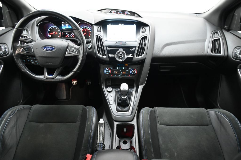 Used 2018 Ford Focus RS AWD/4WD image 28