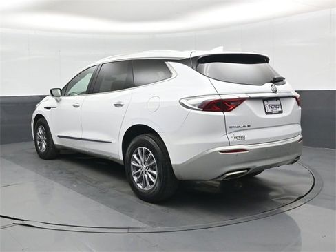 Used 2024 Buick Enclave Premium image 6