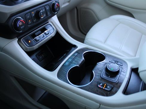 Used 2021 GMC Acadia Denali w/ Denali Ultimate Package image 19