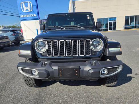 Used 2024 Jeep Wrangler Unlimited Sahara w/ Technology Group AWD/4WD image 2