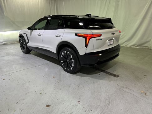 Certified 2025 Chevrolet Blazer EV RS image 8