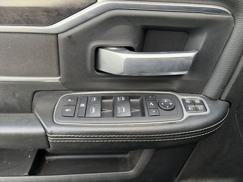 Used 2024 RAM 2500 Big Horn w/ Night Edition AWD/4WD image 17