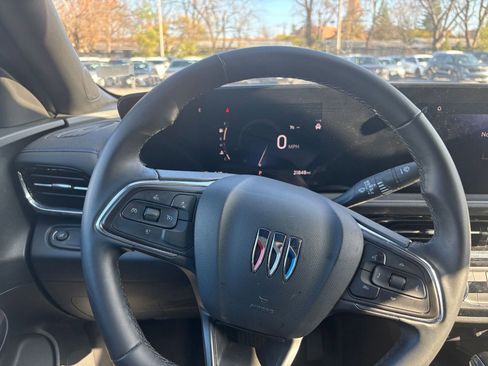 Used 2025 Buick Envista Sport Touring image 32