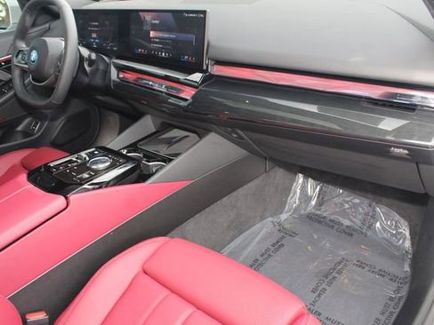 Used 2025 BMW i5 xDrive40 w/ Premium Package image 26