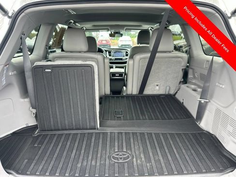 Used 2017 Toyota Highlander Limited AWD/4WD image 19