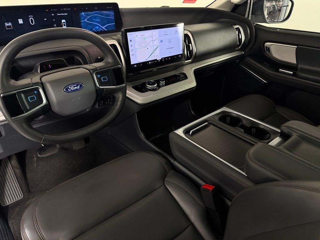 Used 2025 Ford Expedition Active AWD/4WD image 13