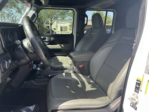 Used 2024 Jeep Gladiator Mojave image 40
