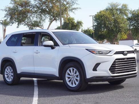 Used 2024 Toyota Grand Highlander XLE image 4