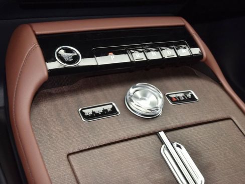 New 2026 Lincoln Navigator Reserve AWD/4WD image 33