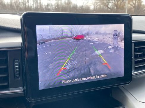 Used 2022 Ford Explorer XLT w/ Equipment Group 202A image 25