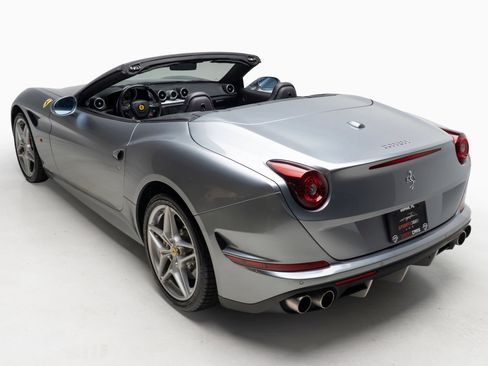 Used 2016 Ferrari California T RWD image 56