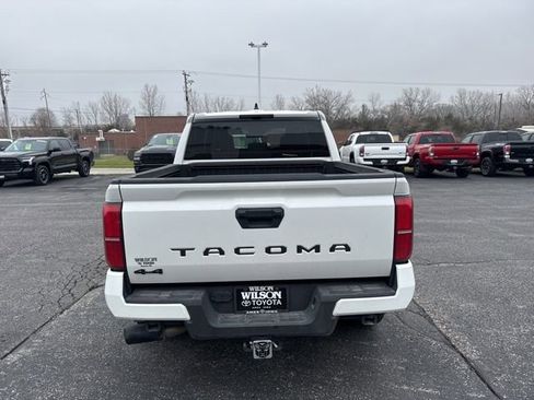 Used 2024 Toyota Tacoma TRD Sport image 4
