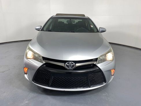 Used 2015 Toyota Camry SE image 2