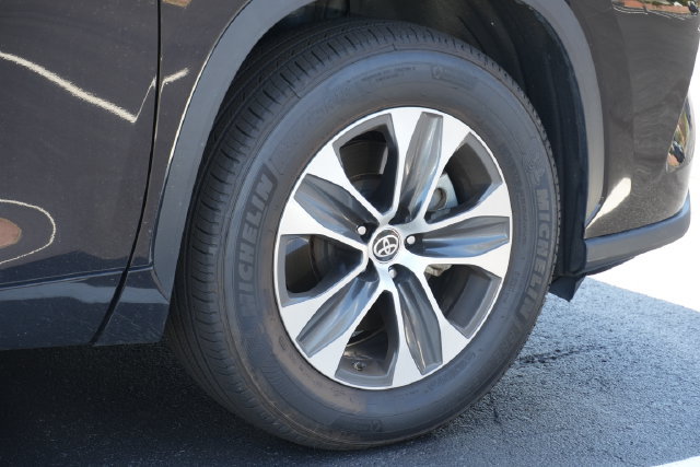 Used 2021 Toyota Highlander XLE FWD image 21
