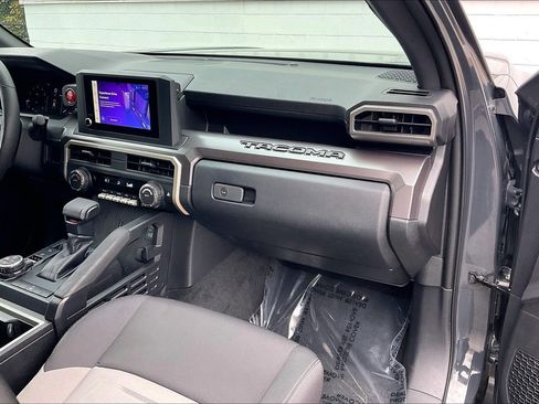 Used 2025 Toyota Tacoma TRD Off-Road image 21