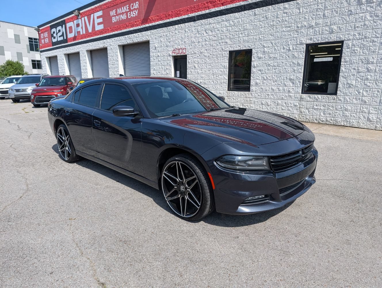 Used 2019 Dodge Charger SXT AWD/4WD image 4