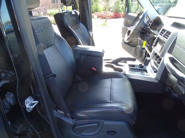 Used 2010 Jeep Liberty Limited w/ Tire & Wheel Group AWD/4WD image 15