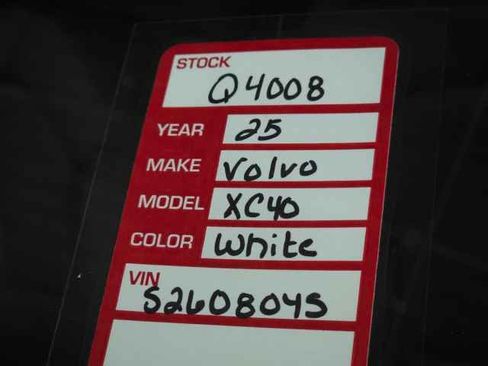 Certified 2025 Volvo XC40 B5 Core image 34