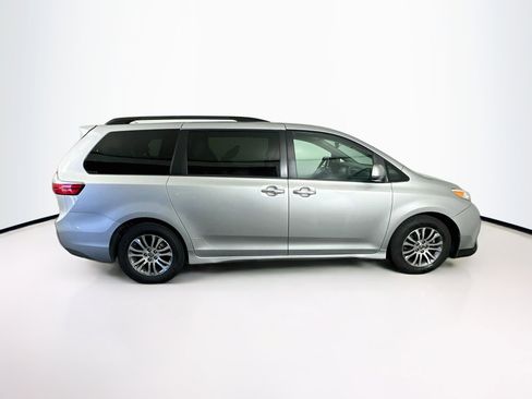 Used 2020 Toyota Sienna XLE FWD image 10