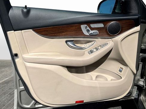 Used 2021 Mercedes-Benz GLC 300 4MATIC image 20