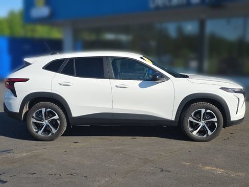 Used 2024 Chevrolet Trax RS FWD image 8