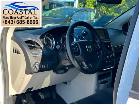 Used 2019 Dodge Grand Caravan SE FWD image 8