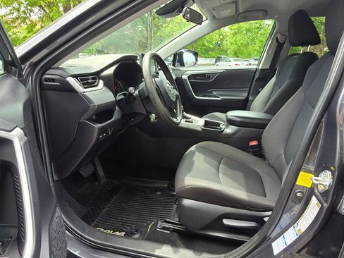 Used 2021 Toyota RAV4 LE AWD/4WD image 16