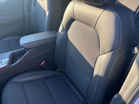 Used 2025 Buick Envista Preferred image 34