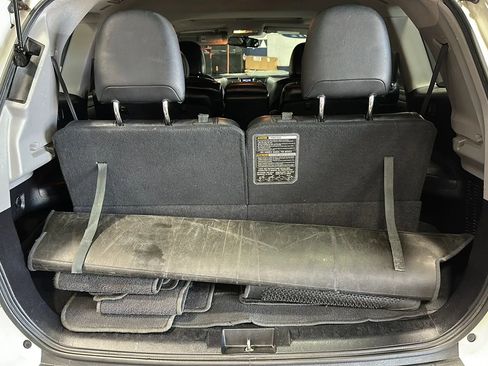 Used 2012 Toyota Highlander SE w/ Tow Pkg image 14