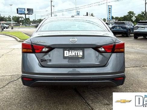 Used 2025 Nissan Altima 2.5 SV FWD image 27