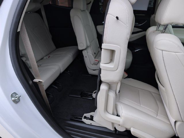 Used 2024 Buick Enclave Premium w/ Experience Buick Package FWD image 33
