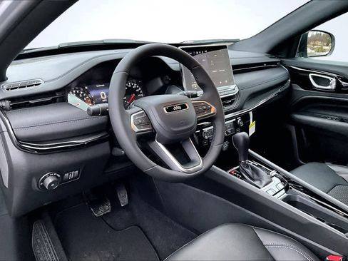 New 2026 Jeep Compass Latitude image 2