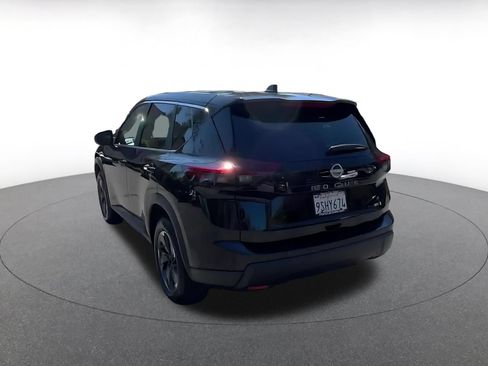 Used 2025 Nissan Rogue SV FWD image 11