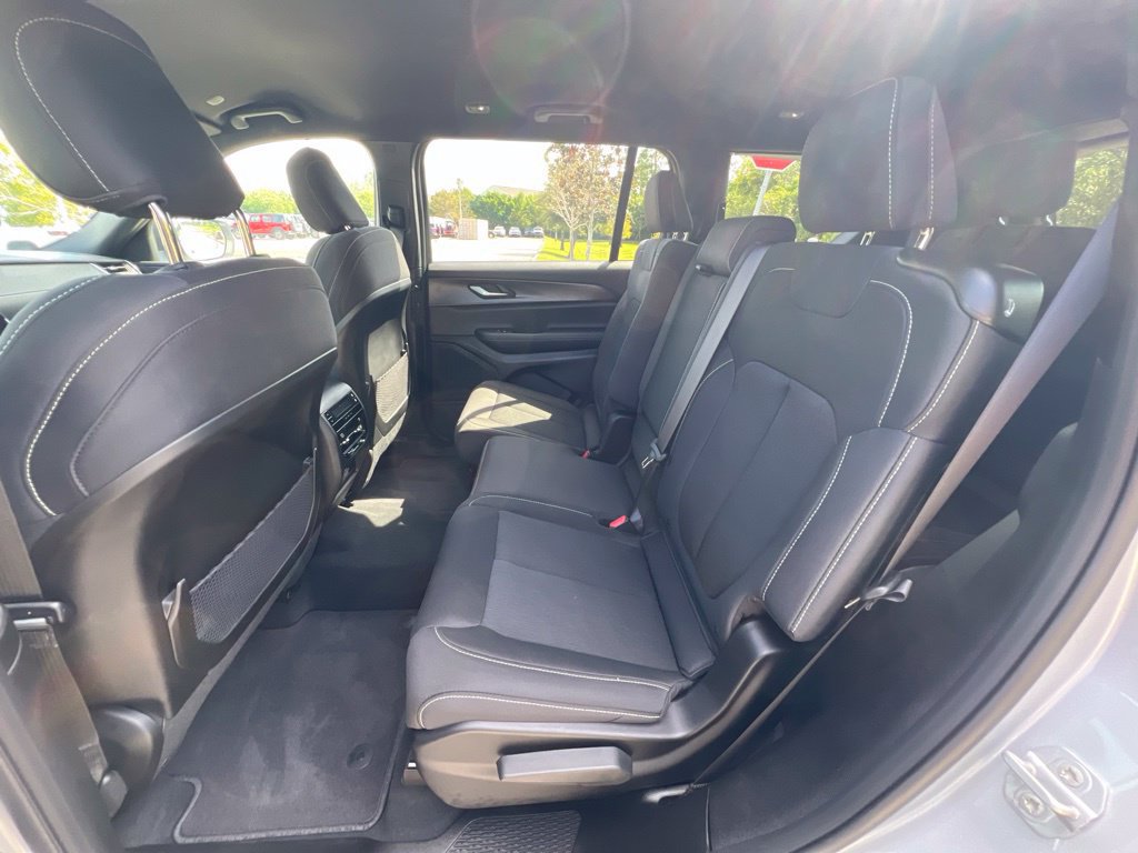 Used 2026 Jeep Grand Cherokee L Laredo RWD image 22