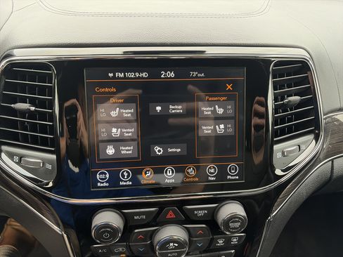 Used 2019 Jeep Grand Cherokee Overland RWD image 28