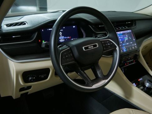 Used 2022 Jeep Grand Cherokee L Limited AWD/4WD image 15