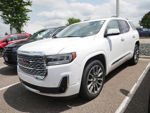 Used 2023 GMC Acadia Denali w/ Denali Ultimate Package AWD/4WD image 2