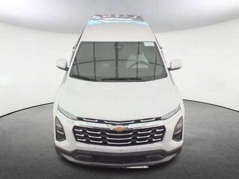 Used 2025 Chevrolet Equinox LT AWD/4WD image 2