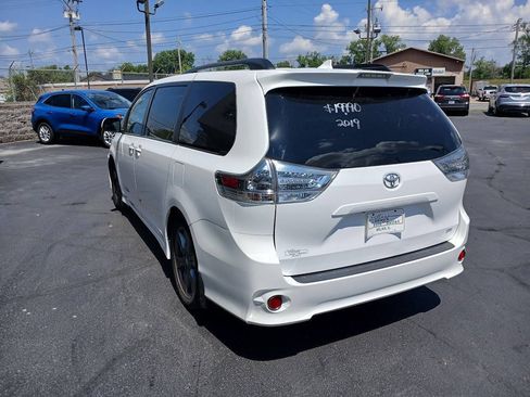 Used 2019 Toyota Sienna SE FWD image 24