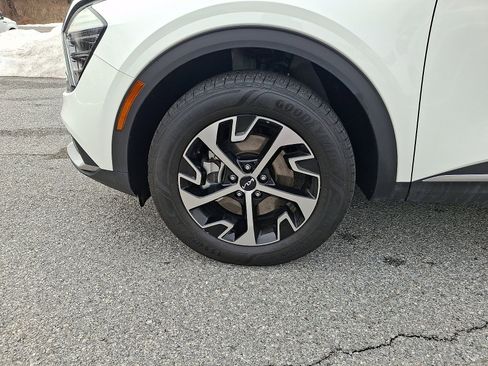 Used 2025 Kia Sportage EX image 9