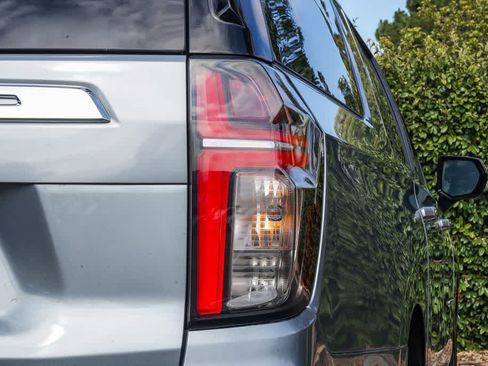 Used 2024 Chevrolet Suburban LT AWD/4WD image 7