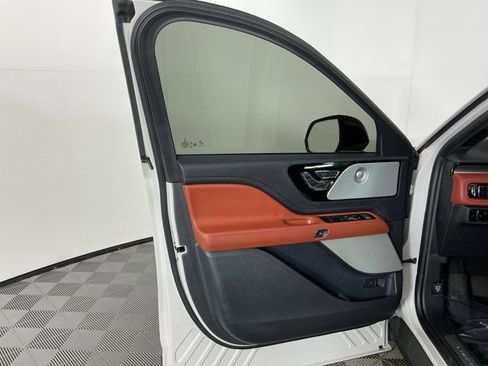 Used 2025 Lincoln Aviator Reserve w/ Equipment Group 201A image 15