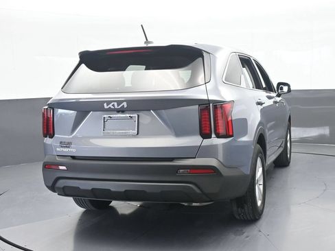 Used 2023 Kia Sorento LX FWD image 5