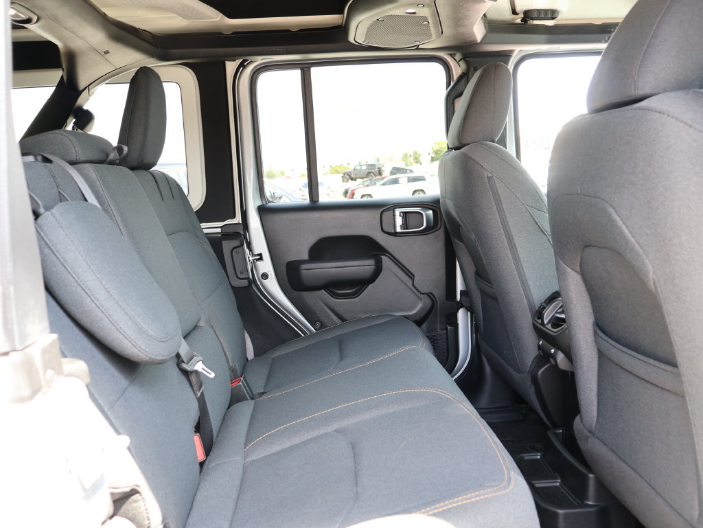 Used 2024 Jeep Wrangler Unlimited AWD/4WD image 11