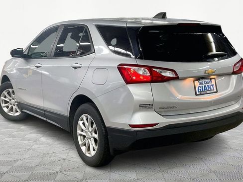 Used 2020 Chevrolet Equinox LS w/ LS Convenience Package image 4
