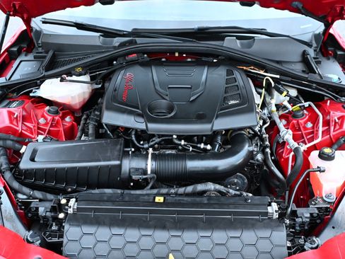 Used 2019 Alfa Romeo Giulia AWD w/ Cold Weather Package image 37