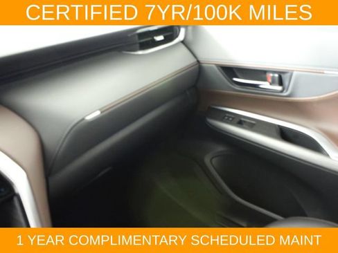 Used 2024 Toyota Venza XLE AWD/4WD image 13